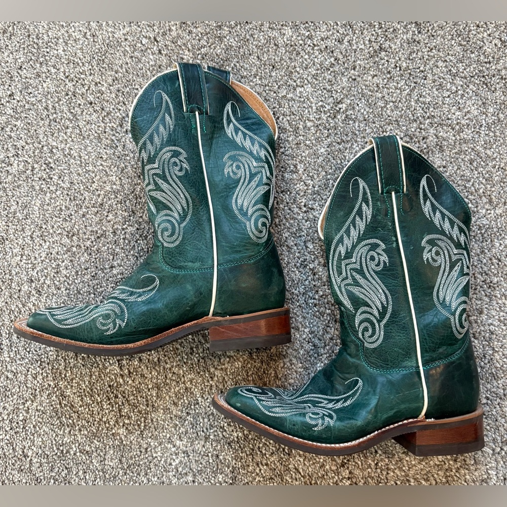 Teal Boots with Embroidery! Like new!!